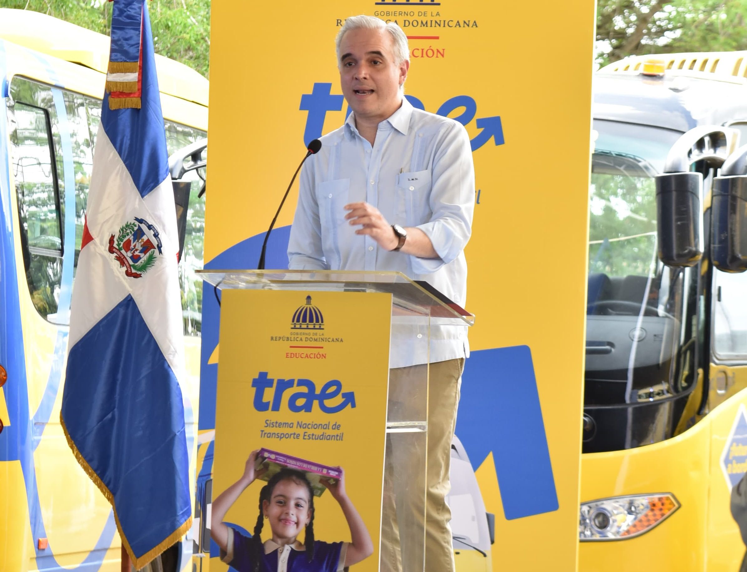 Ministro de Educación encabeza entrega de autobuses escolares en El ...